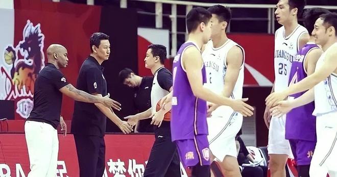 CBA重磅消息!辽篮无限接近库珀,深圳男篮小外援签约巴黎联赛,周鹏重回广东,奎因续约或有反转
