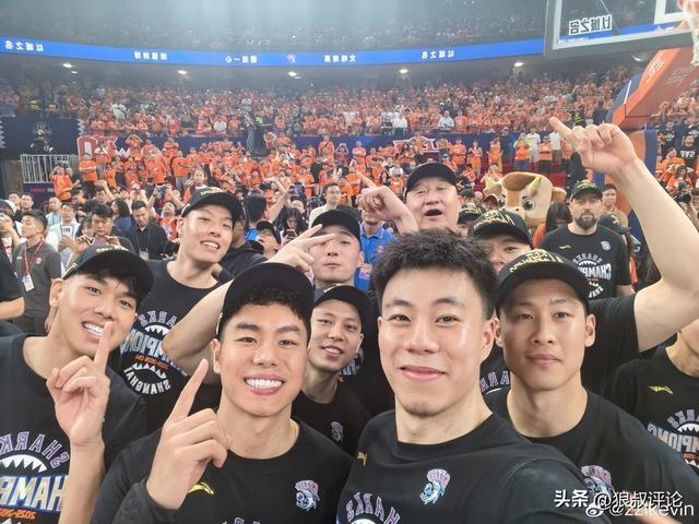 郭新娃/陈芳卉获得中国羽毛球公开赛混双冠军