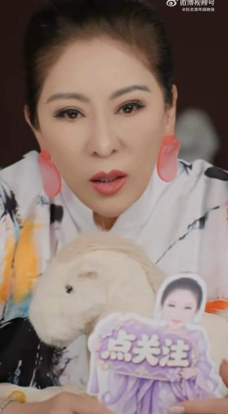 本泽马谈维尼修斯未来:皇马永远是他的家,但球员最需要的是被重视!