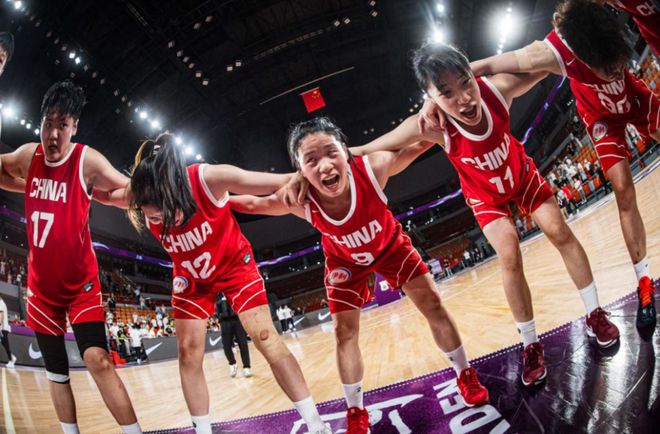 詹姆斯18分加盟首败！76人无缘21分逆转活塞 坎宁安26+8+8