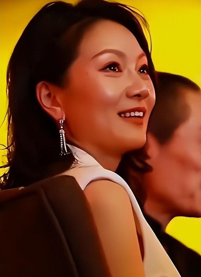 震惊！网传上海女房东二手房交易进行到一半，突然当场飙泪，中介坐在旁边手足无措