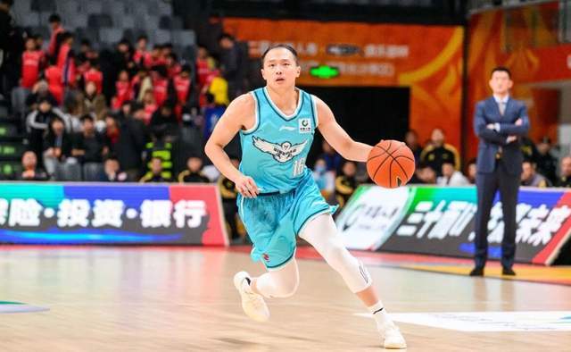 前国脚吕征现状：全家定居美国，只能踢野球，儿子也走上足球路