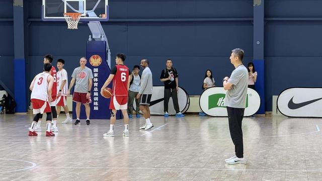 詹姆斯18分加盟首败！76人无缘21分逆转活塞 坎宁安26+8+8