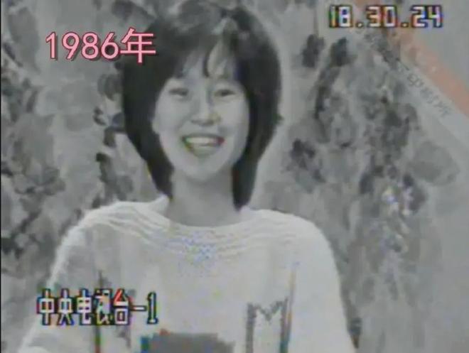 田震：因病不能生育提离婚，丈夫一句话让她泪崩，今60岁重返舞台