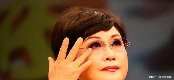 库里伤情出炉：右脚踝扭伤而非右膝 避免严重伤病本人说无大碍