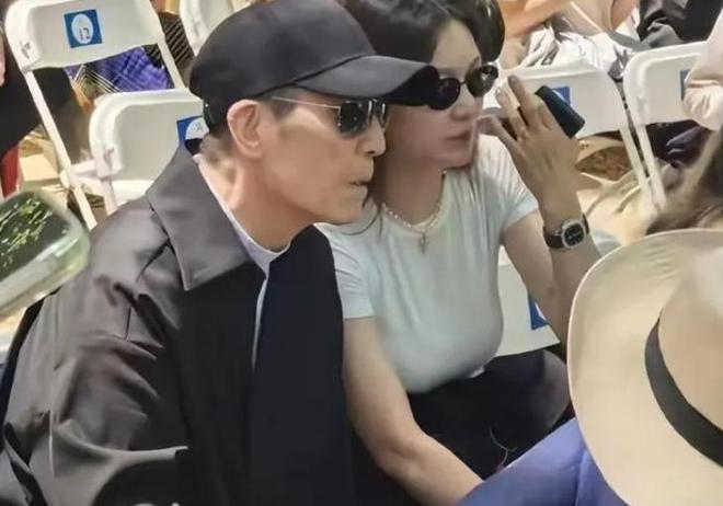 震惊！网传上海女房东二手房交易进行到一半，突然当场飙泪，中介坐在旁边手足无措