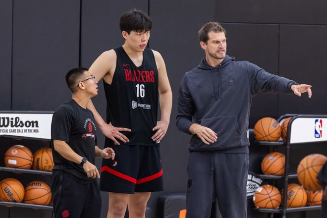他是周苏红现任丈夫，大她8岁是有名富商，主动照顾汤淼已13年